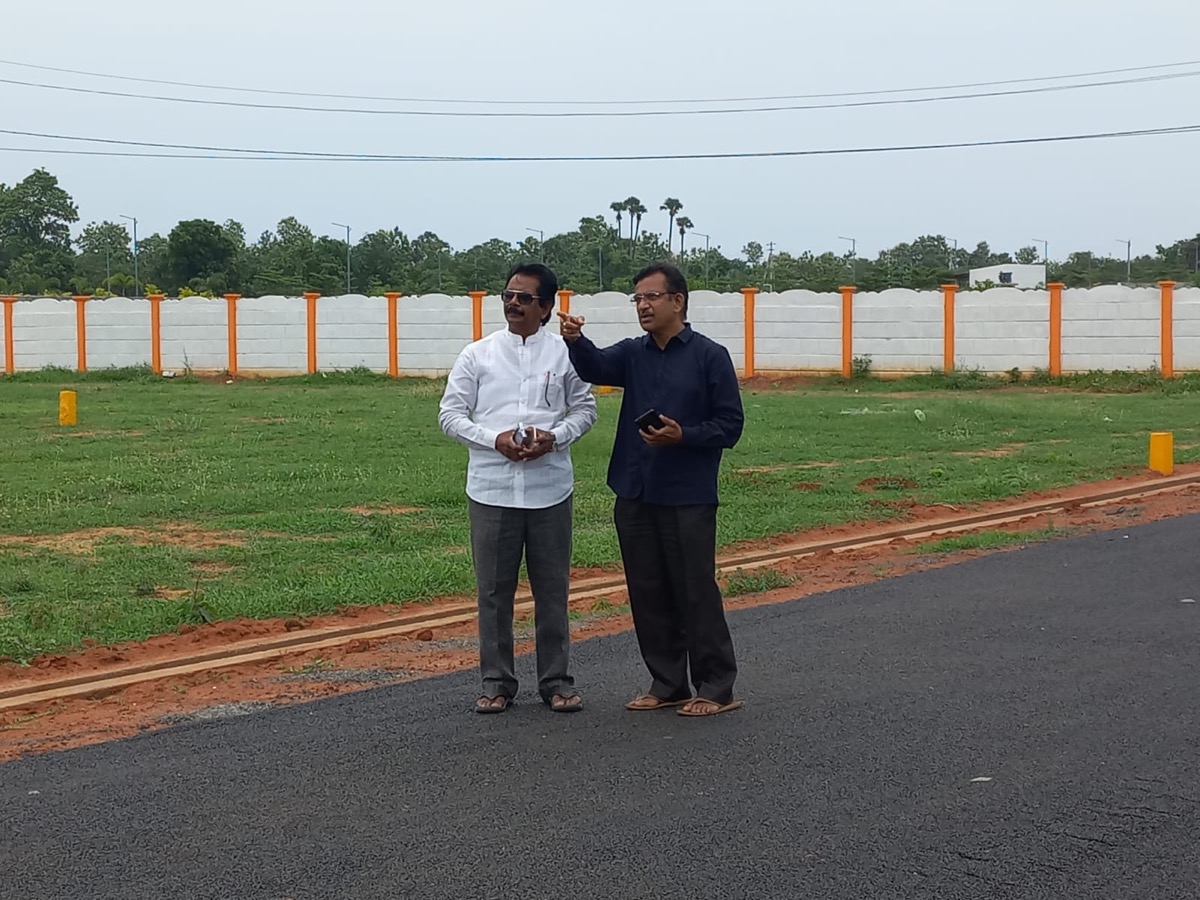 Customers and the Kaladhar Infra team on the internal road during a site visit at Adhvik Aero City